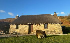 Tigh Mairi At Mary'S Thatched Cottages